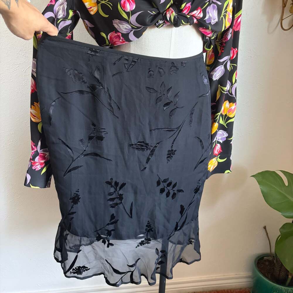 Drama Black Floral Velvet Burnout Pencil Skirt with Sheer Hem L - Picture 3 of 5